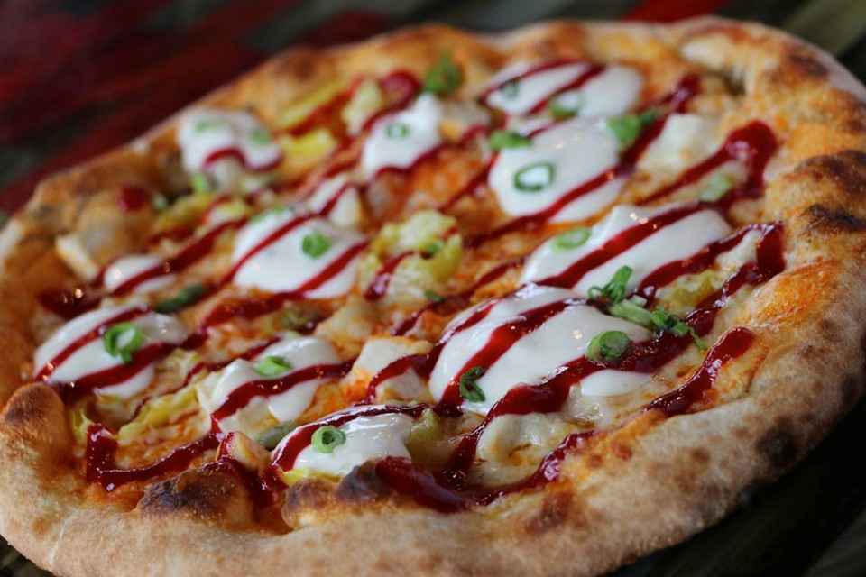 smokin oak buffalo chicken pizza