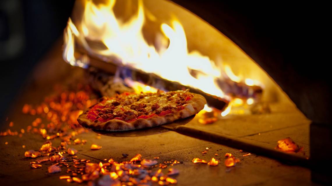 smokin-oak-wood-fired-pizza-main-bran-photo