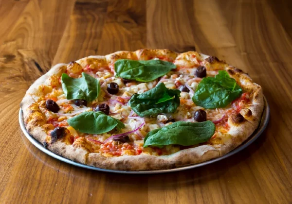 Smokin’ Oak Wood-Fired Pizza & Taproom Selected as a Top Brand in the Fast Casual 2022 Movers & Shakers List